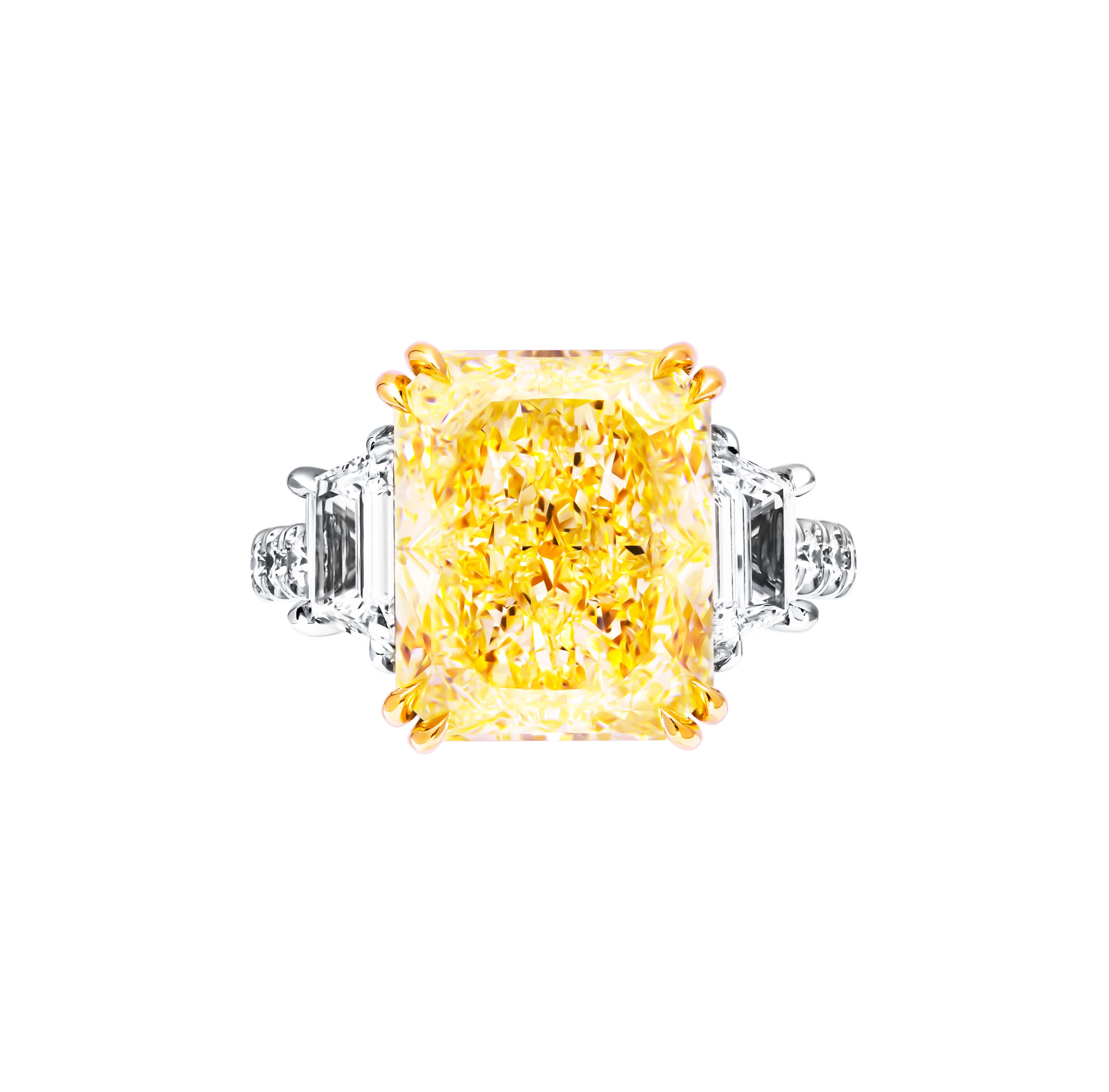 GIA Certified 3 stone ring with 8.02ct Fancy Light Yellow Radiant Cut Diamond In New Condition For Sale In New York, NY