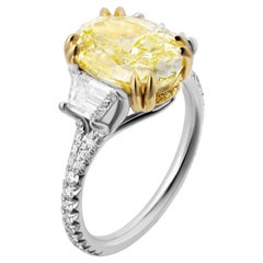 Bague à 3 pierres avec diamant ovale jaune clair fantaisie certifié GIA
