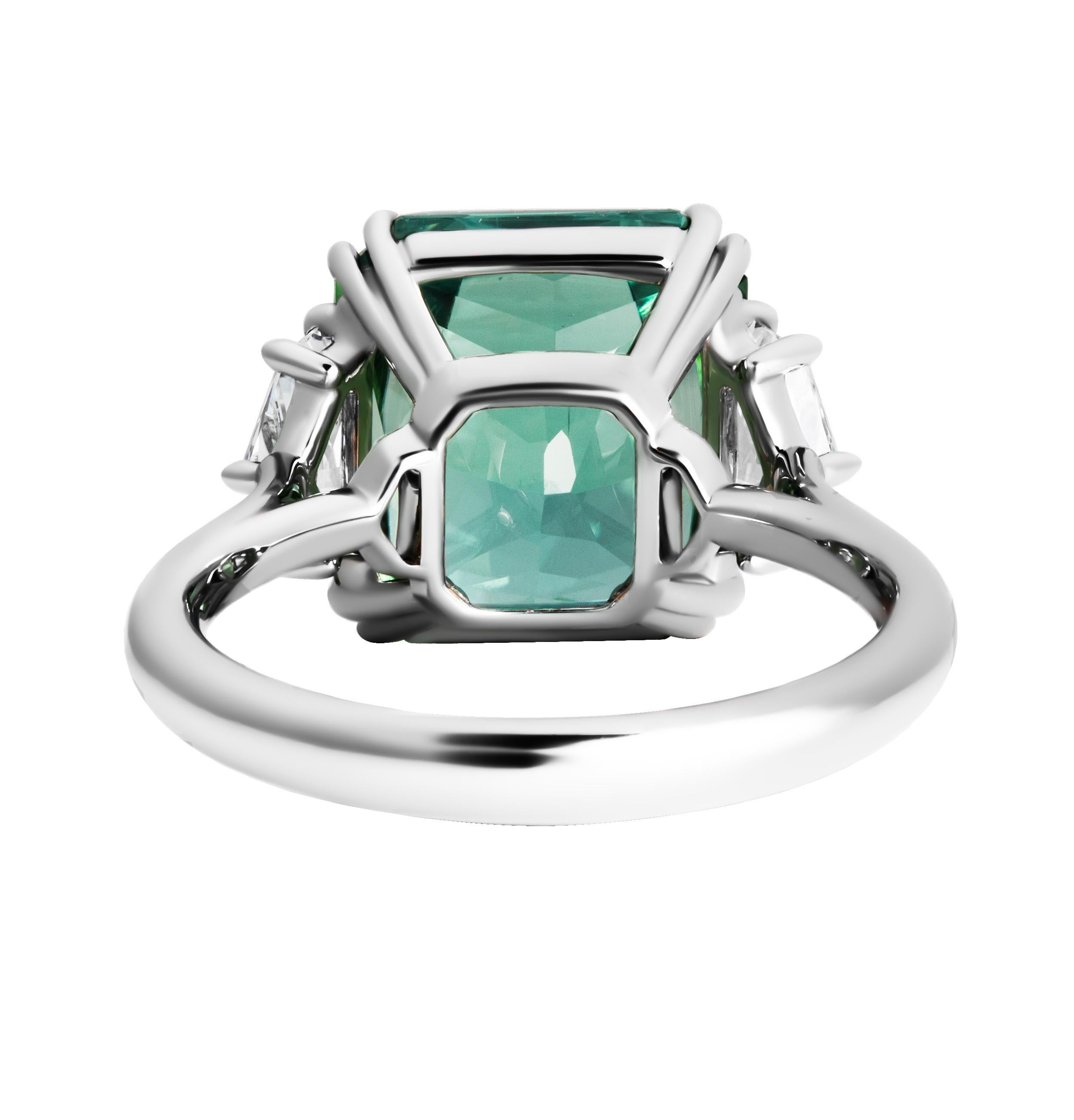 Moderno Anello con 3 pietre certificate GIA e Toumaline alla menta in vendita
