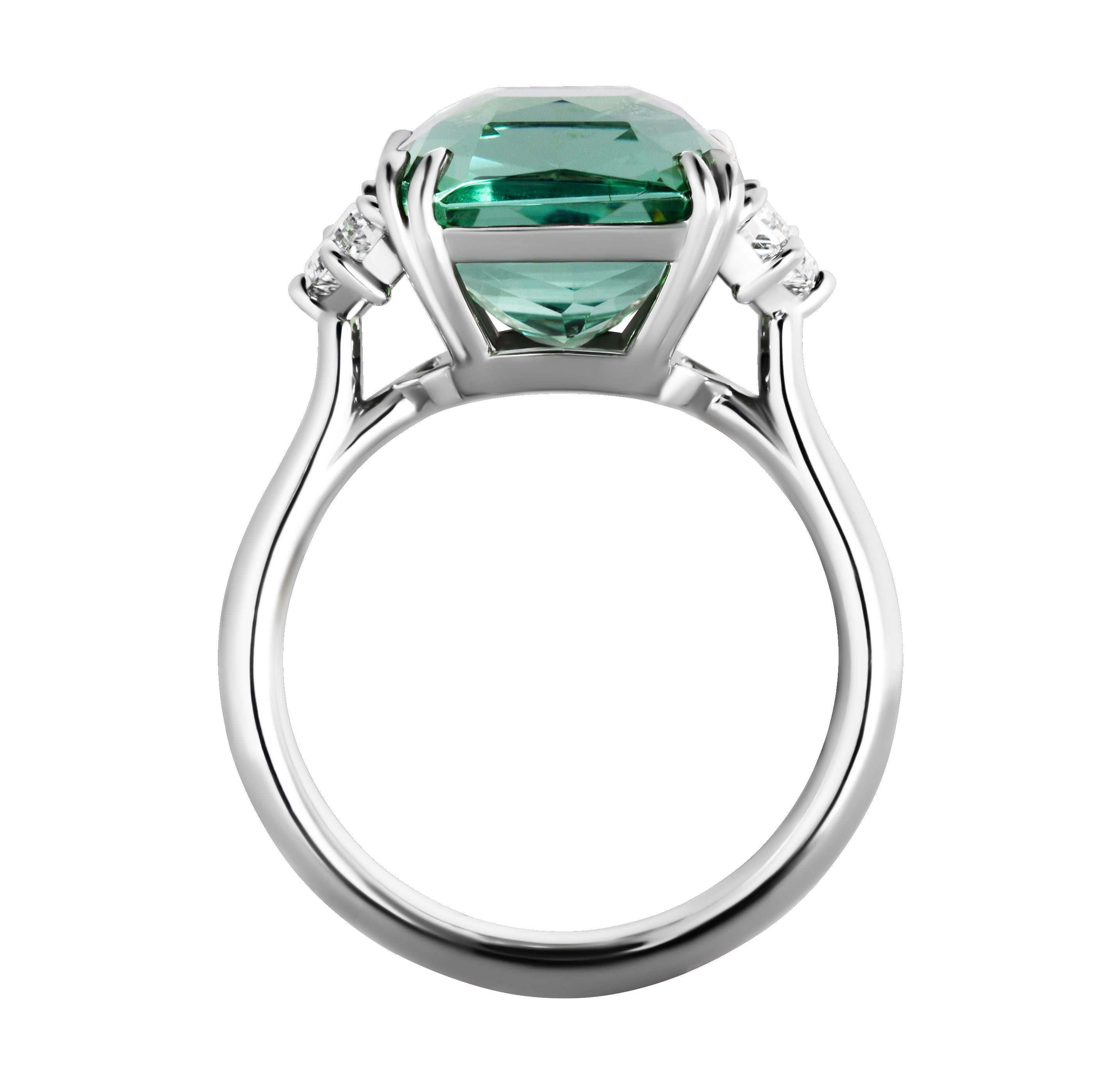 Taglio cuscino Anello con 3 pietre certificate GIA e Toumaline alla menta in vendita