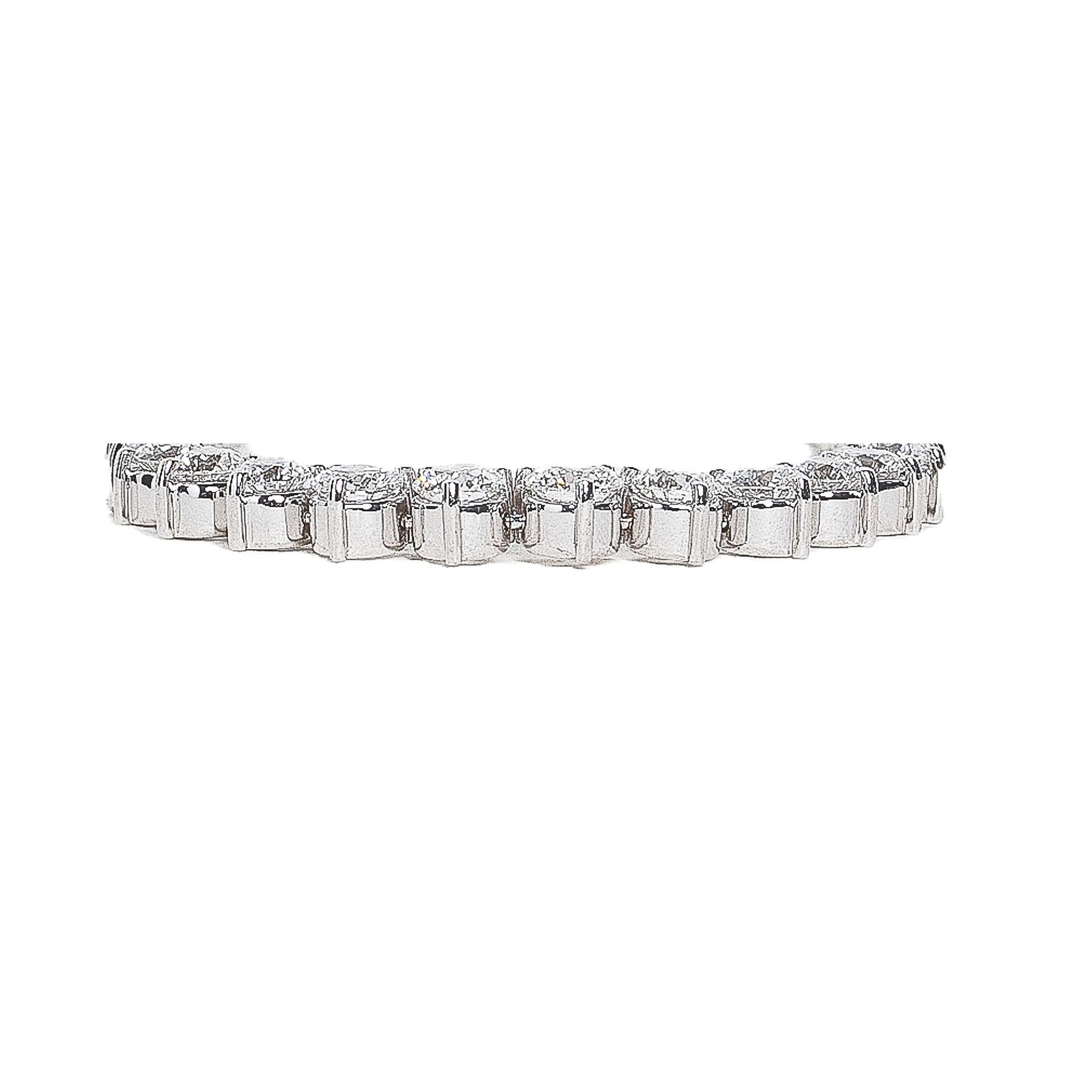 Contemporary GIA Certified 30 Carat E-F Color VS Clarity Diamond 18k GoldTennis Necklace  For Sale