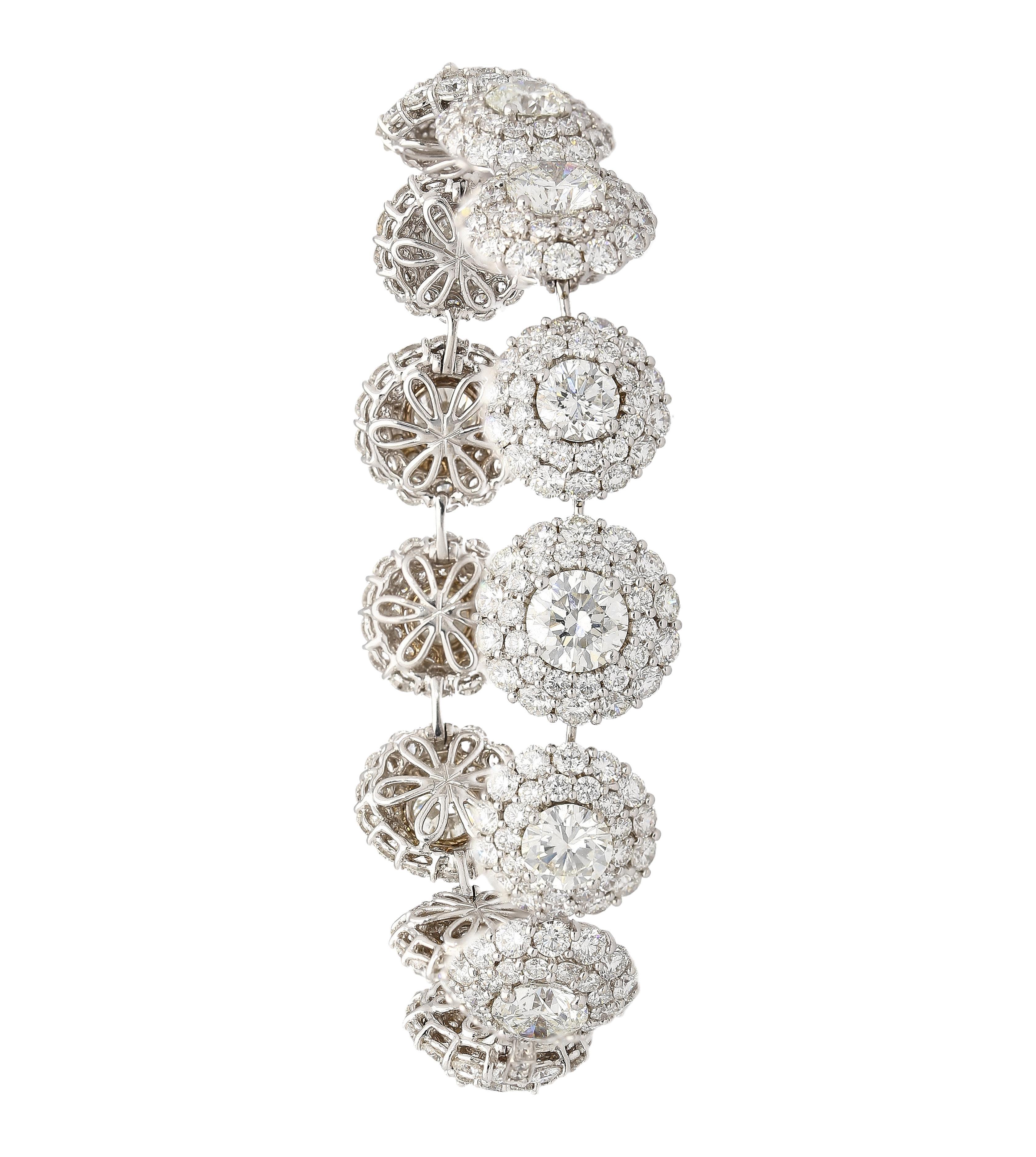 Women's GIA Certified 30 Carat Round Diamond Circle Link Bracelet in 18K White Gold For Sale