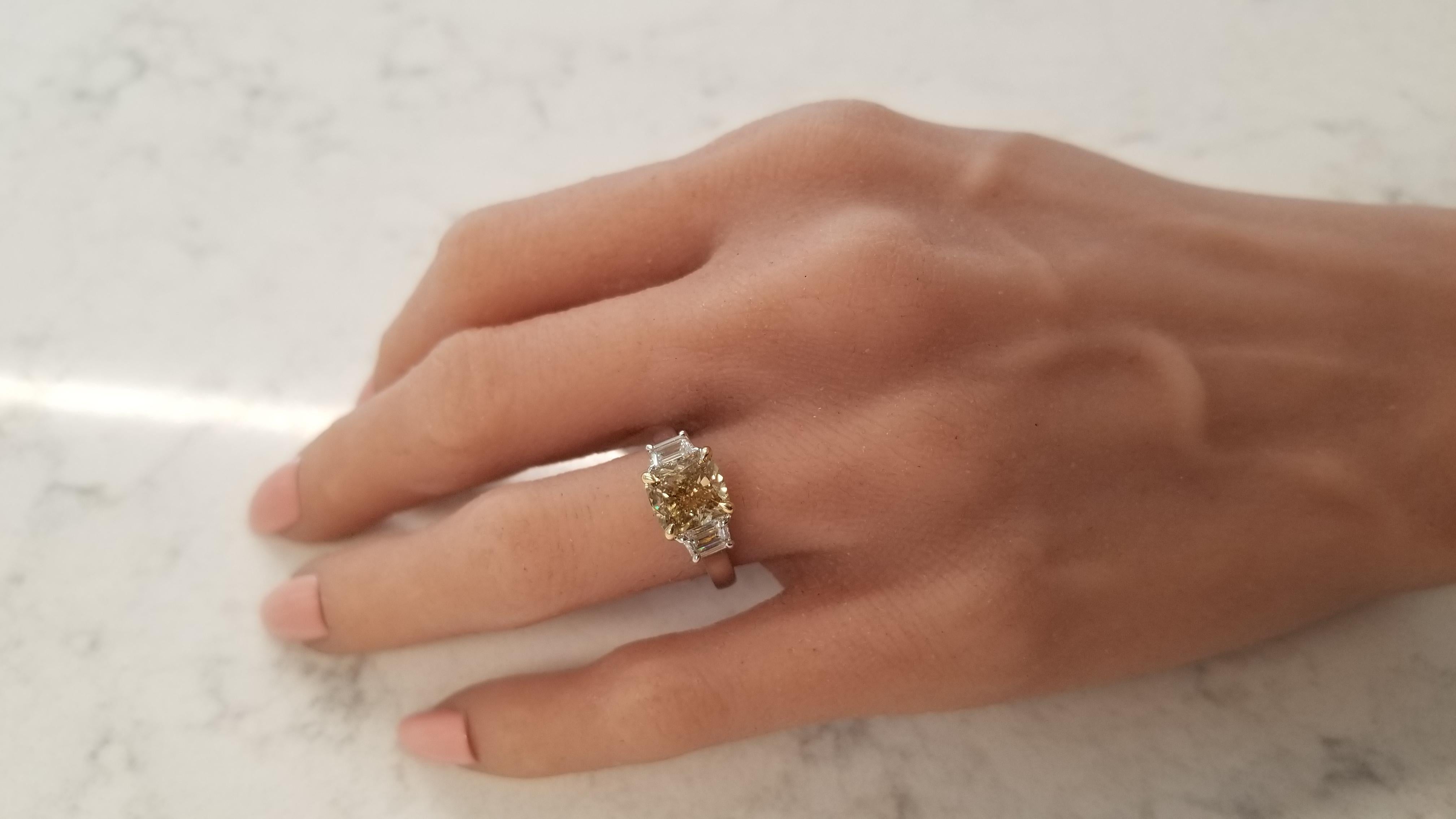 GIA Certified 3.00 Carat Cushion Cut Diamond Two Tone Cocktail Ring In 18K Gold In New Condition In Chicago, IL