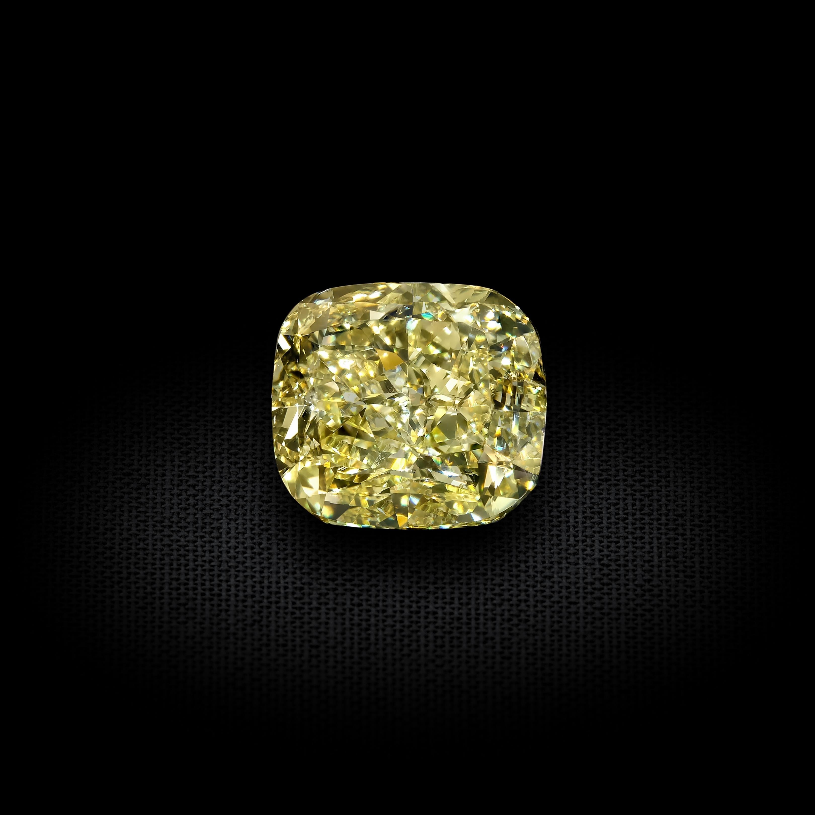 GIA Certified 3.00 Carat Cushion Cut Yellow Diamond Ring In New Condition For Sale In New York, NY