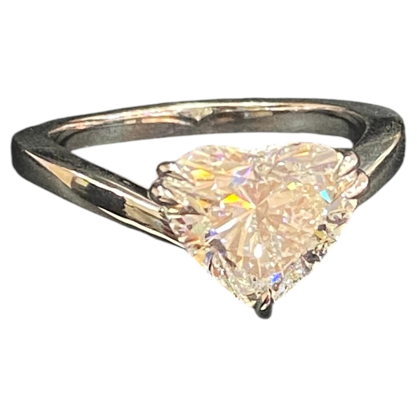 Anello con diamante a cuore certificato GIA da 3,00 carati di colore D VVS1 in oro bianco 18 carati