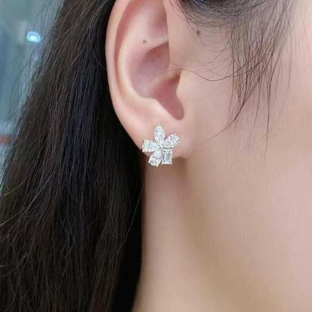 GIA-zertifizierte 3,00 Karat Diamant-Ohrstecker im Angebot 2