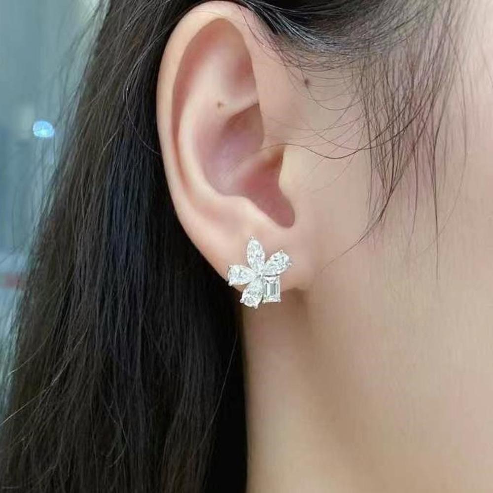 GIA-zertifizierte 3,00 Karat Diamant-Ohrstecker im Angebot 3