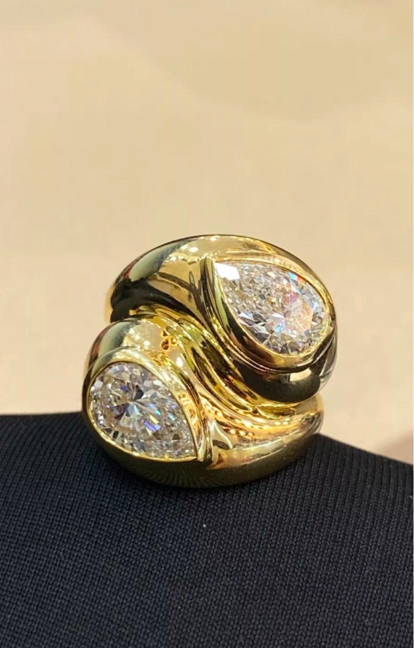 Obsessed with double ring diamonds!
A statement piece.A stunning ring features with 2 pieces of dazzling diamonds. The sparky diamonds creates a sparkling and radiant piece of jewelry that is sure to catch the eye and make a bold