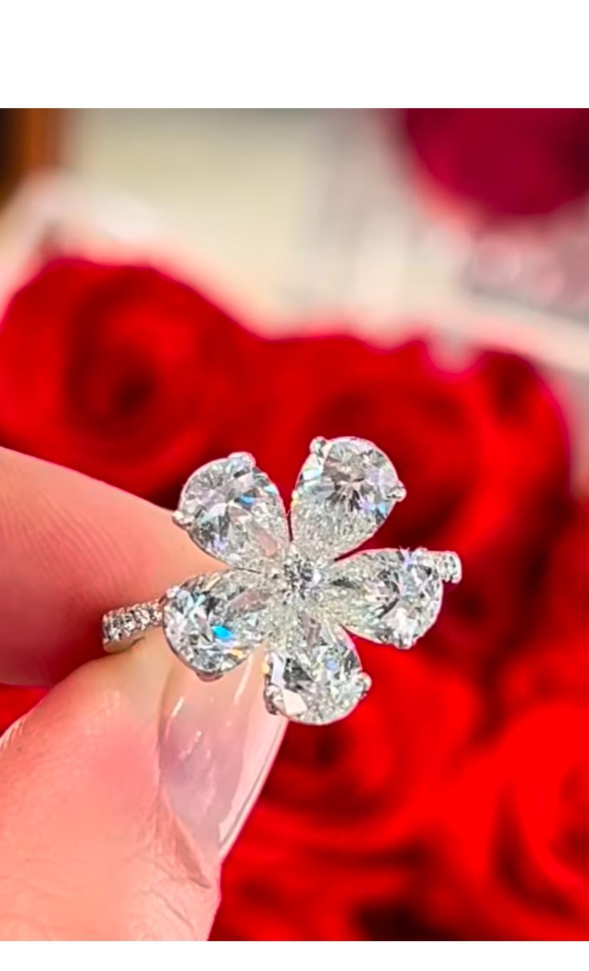 Pear Cut GIA Certified 3.00 Carat Diamonds Flowers Ring For Sale