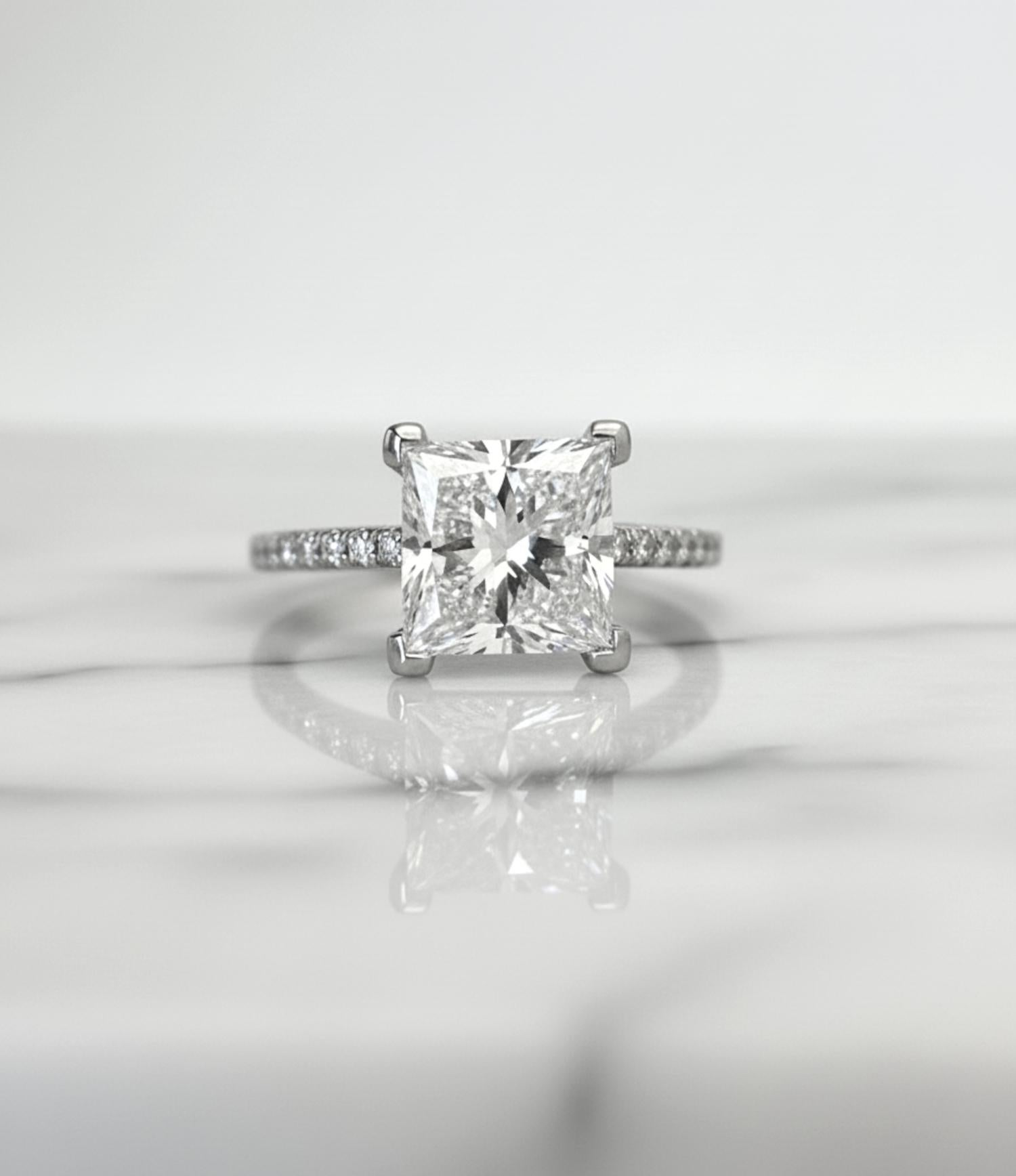 Contemporain Bague de fiançailles certifiée GIA 3,00 carats E/VS1 diamant taille princesse en vente