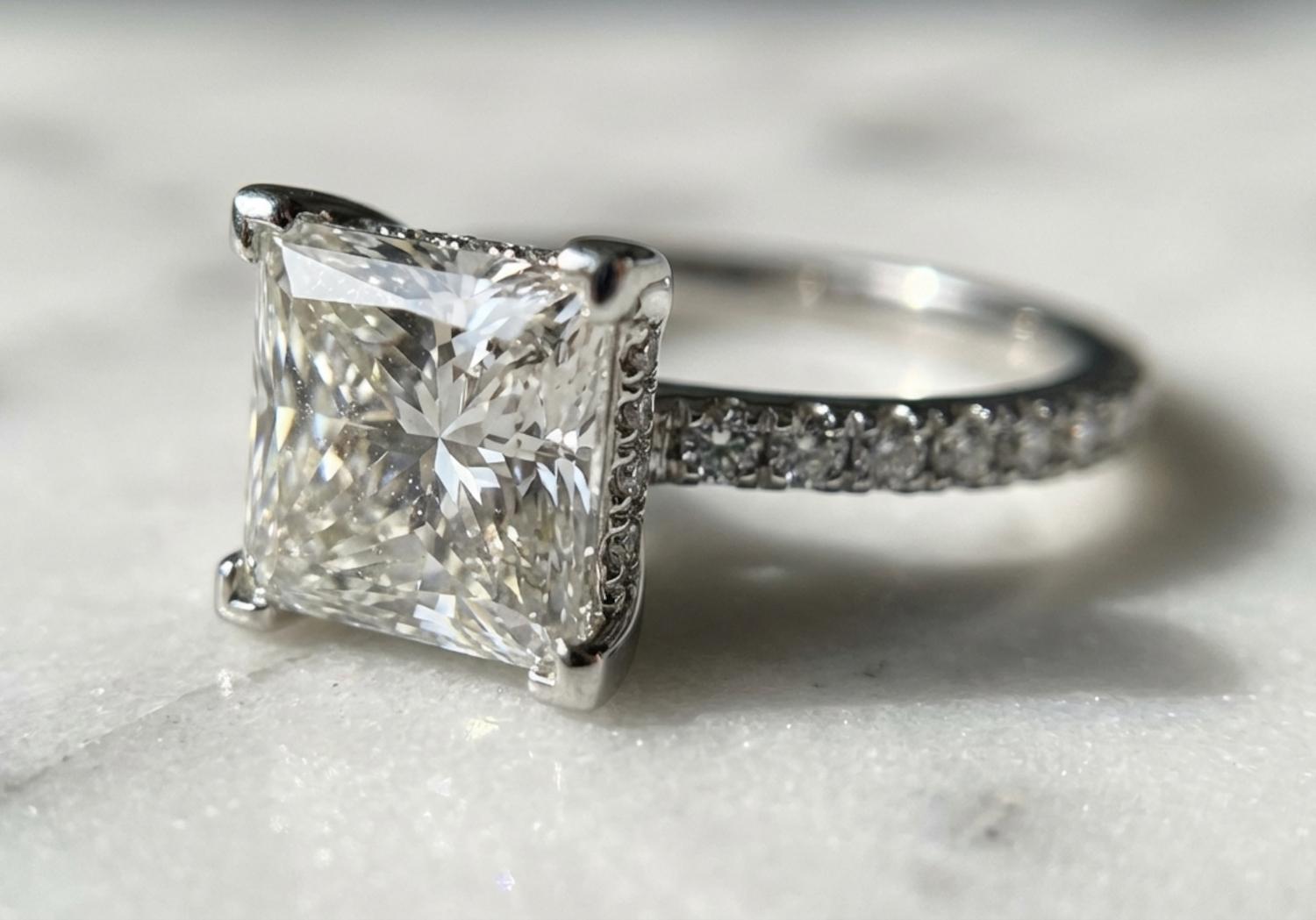 Bague de fiançailles en platine certifiée GIA 3,00 carats E VS1 Diamant taille princesse Neuf - En vente à Chicago, IL