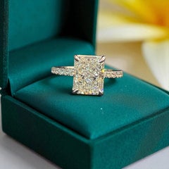 GIA Certified 3.00 Carat E VS1 Radiant Cut Diamonds Engagement Ring in 18K Gold