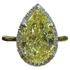 Bague sertie d'un diamant certifié GIA de 3,00 carats, de forme poire allongée, de couleur jaune fantaisie
