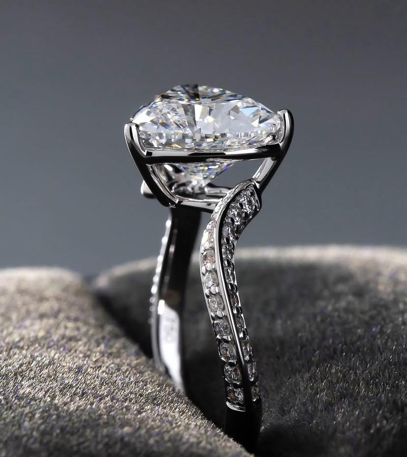 Heart Cut GIA Certified 3.00 Carat F/VS1 Heart Shape Diamond 18K Gold Solitaire Ring For Sale