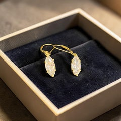 Boucles d'oreilles pendantes en or jaune 18 carats, ornées d'un diamant taille marquise de 3,00 carats, certifié GIA, de couleur F et de pureté VS1