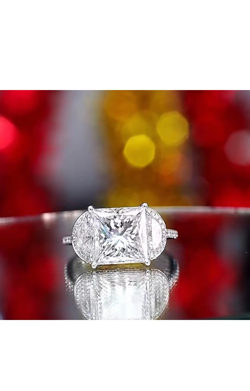 An exquisite Diamonds ring, in contemporary design, so elegant and refined style.
Elevate your timeless of beauty and add a touch of light and sophistication on your look.
Magnificent ring come in 18k gold with a GIA Certified Natural Diamond of