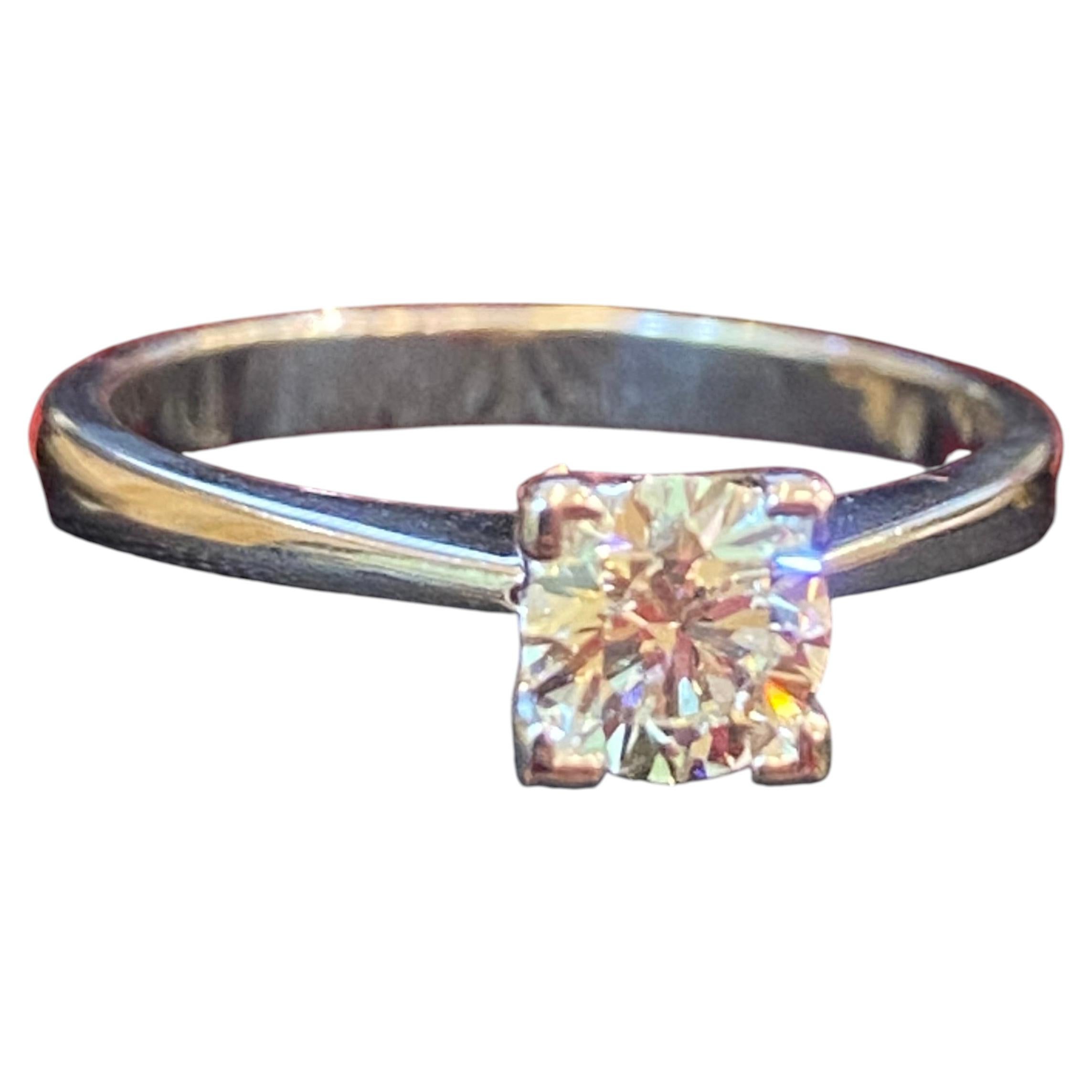 Anello di fidanzamento con diamante brillante rotondo certificato GIA da 3,00 carati G VS2 in oro 18 carati in vendita
