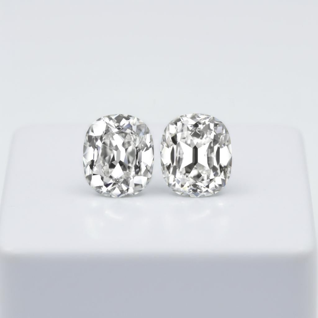 Taille vieille mine GIA Certified 3.00 Carat Old Mine Cut Diamond Stud Ears in 18K Yellow Gold (Boucles d'oreilles en or jaune) en vente