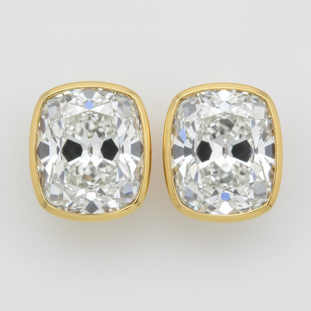 GIA Certified 3.00 Carat Old Mine Cut Diamond Stud Ears in 18K Yellow Gold (Boucles d'oreilles en or jaune) Neuf - En vente à Chicago, IL