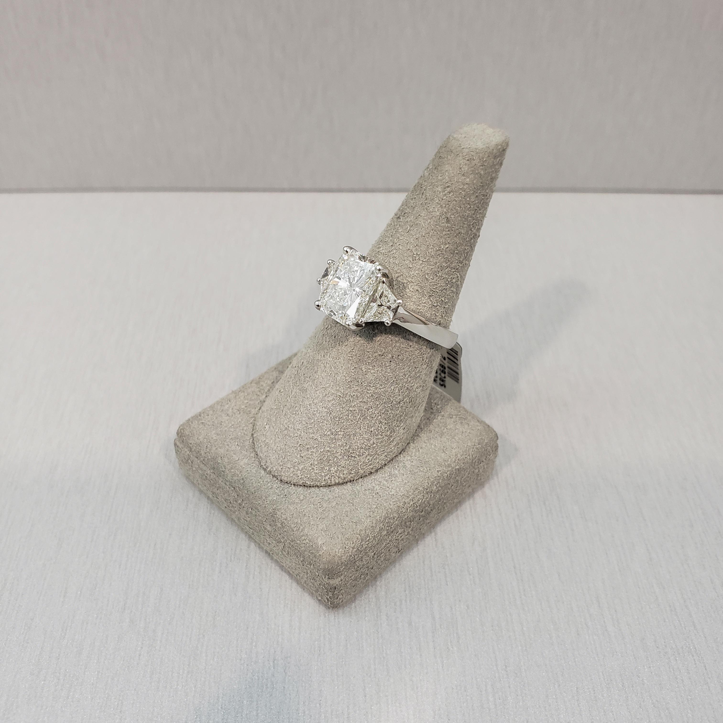 GIA Certified 3.00 Carats Radiant Cut Diamond Three-Stone Engagement Ring In New Condition For Sale In New York, NY