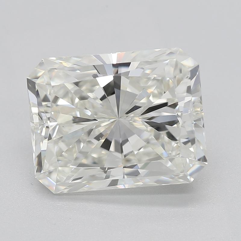 Elegant in der Mitte dieses exquisiten Diamantrings steht ein prächtiger strahlender Diamant mit einem Gewicht von 3,00 und einem makellosen J und VS1. Die Kunstfertigkeit dieses Schmuckstücks zeigt sich in seiner exquisiten Zackenfassung, die durch