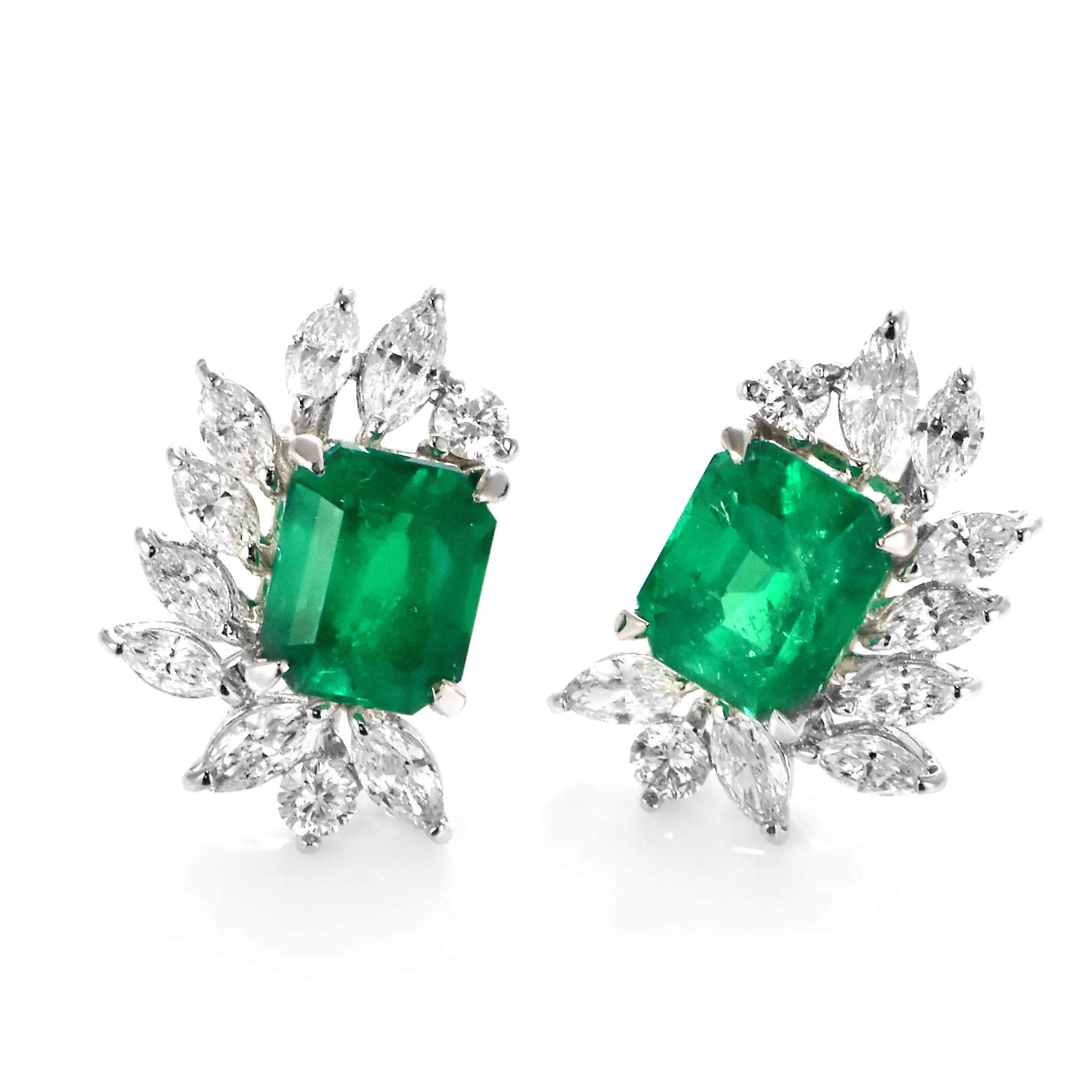 GIA-zertifizierte 3,00 Karat kolumbianische Smaragd- und Diamant-Ohrringe aus Platin Damen im Angebot