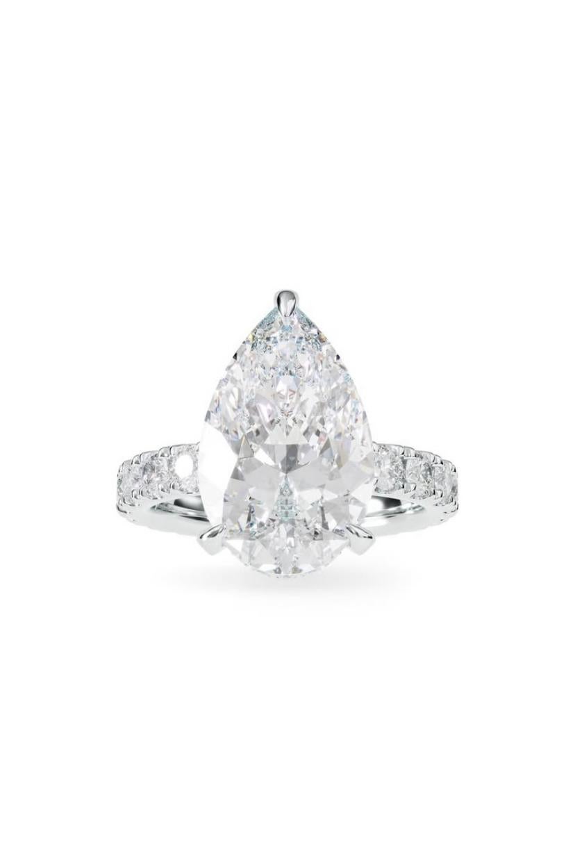 An exquisite Diamonds solitaire ring in a contemporary design, so elegant and refined style .
Elevate your timeless of beauty and add a touch of light and sophistication ok your look.
Stunning ring come in 18k gold with a lustrous piece of GIA
