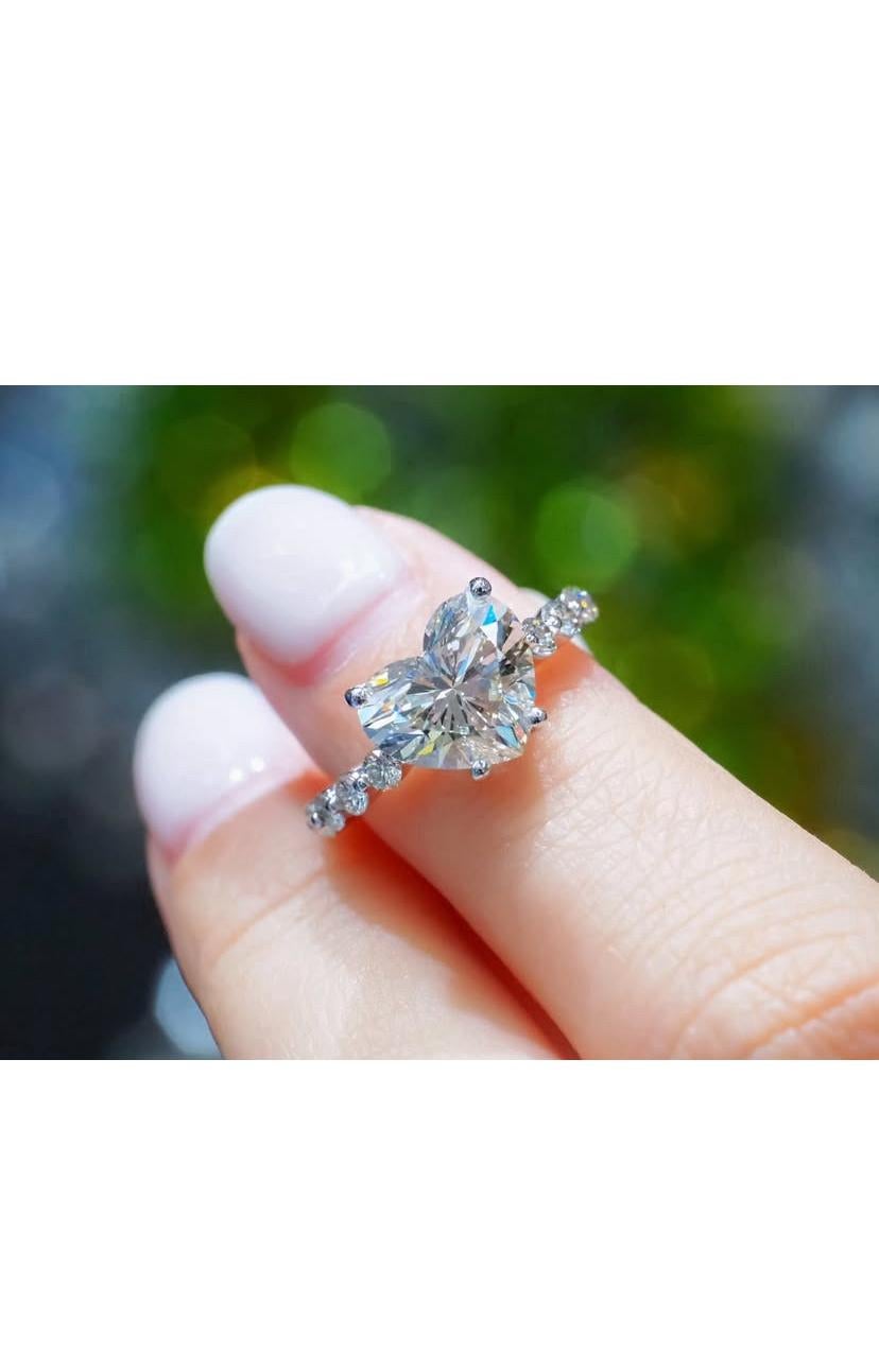 Cuore Anello con diamante a forma di cuore da 3,00 carati certificato GIA, purezza impeccabile, colore D. A. in vendita