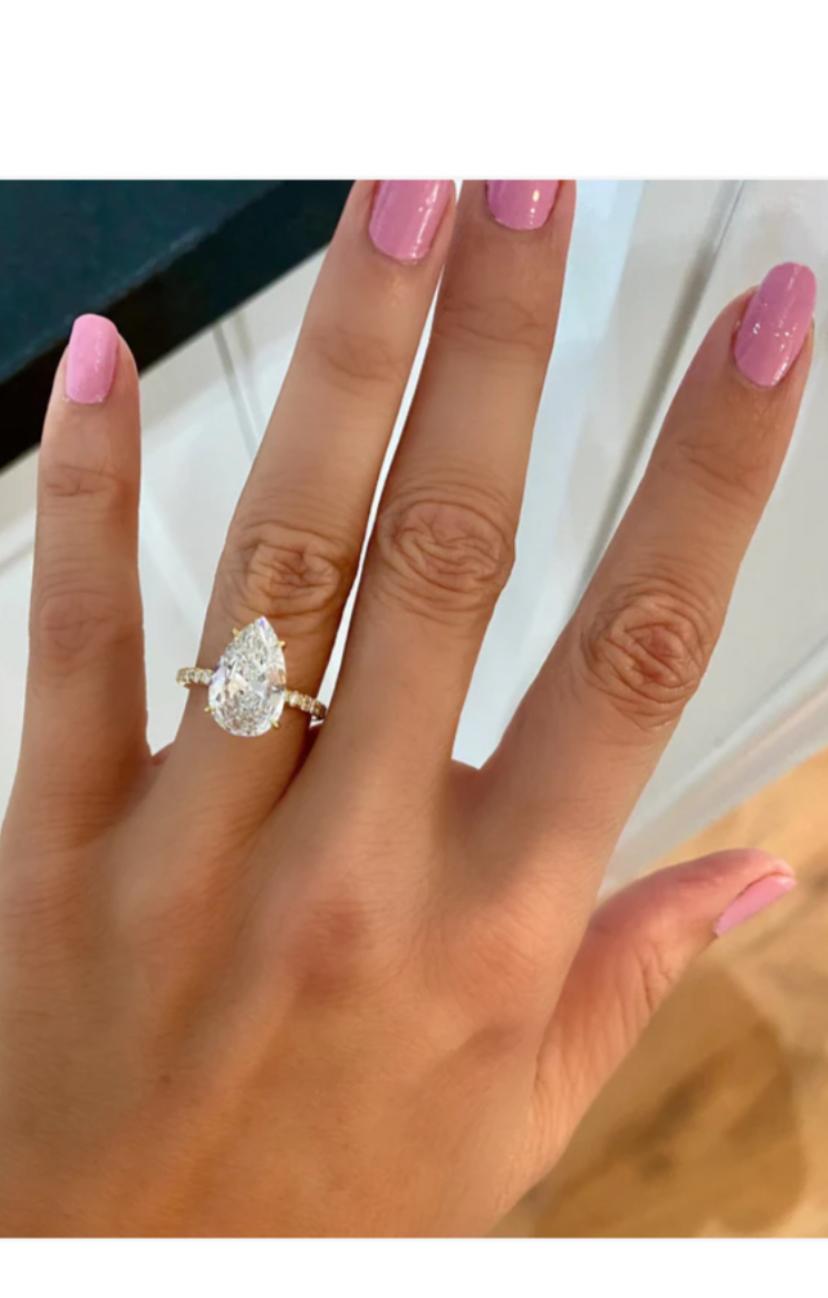 Women's or Men's GIA Certified 3.00 Carats FLAWLESS/ D Pear Shape Diamond 18K Gold Solitaire Ring For Sale