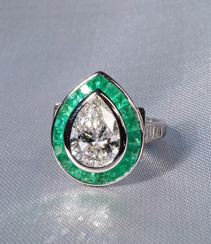 GIA zertifiziert 3,00 Karat Birne Form Diamanten 18K Gold Solitär Ring (Tropfenschliff) im Angebot