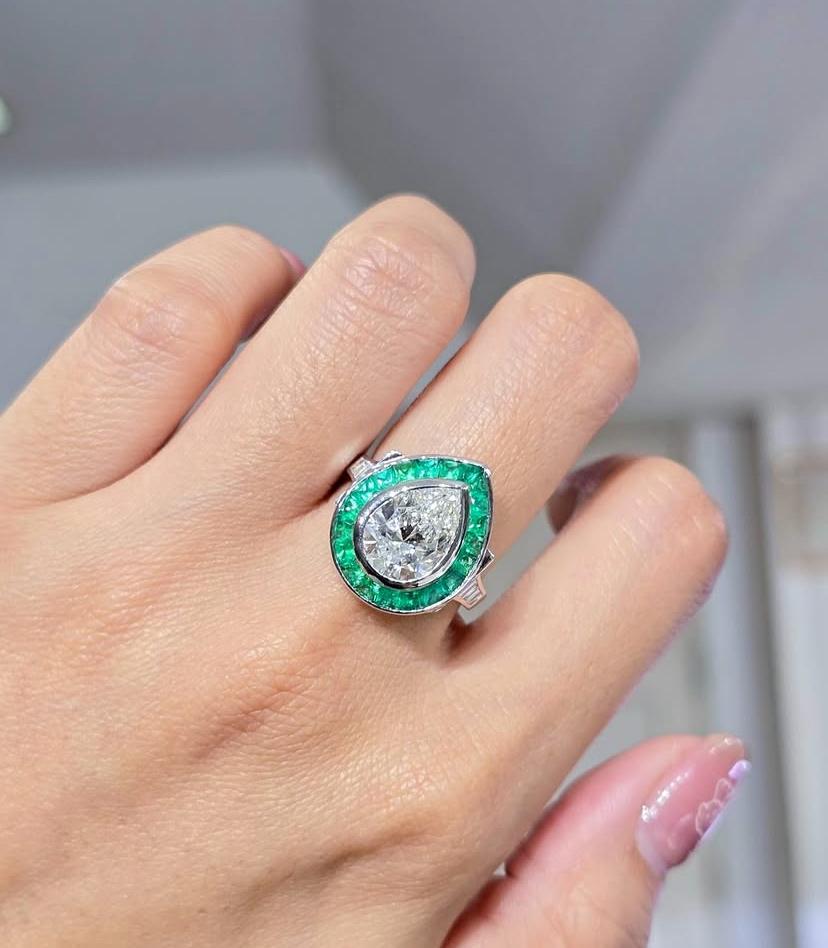 GIA zertifiziert 3,00 Karat Birne Form Diamanten 18K Gold Solitär Ring im Zustand �„Neu“ im Angebot in Massafra, IT