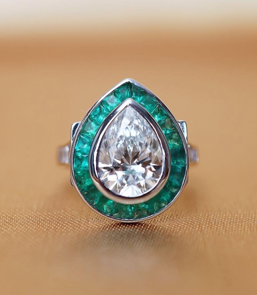 GIA zertifiziert 3,00 Karat Birne Form Diamanten 18K Gold Solitär Ring Damen im Angebot