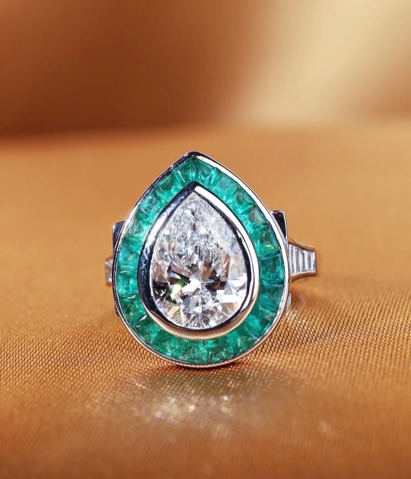 GIA zertifiziert 3,00 Karat Birne Form Diamanten 18K Gold Solitär Ring im Angebot 1