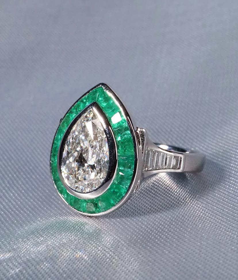 GIA zertifiziert 3,00 Karat Birne Form Diamanten 18K Gold Solitär Ring im Angebot 2