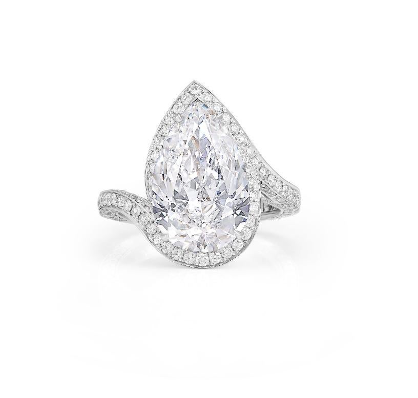 An exquisite master piece  solitaire ring with a intricate and sophisticated design. Elevate your style and make a  symbol of luxury , elegance, class without the time. Diamonds are always the best choose as a investment.
Magnificent ring come in
