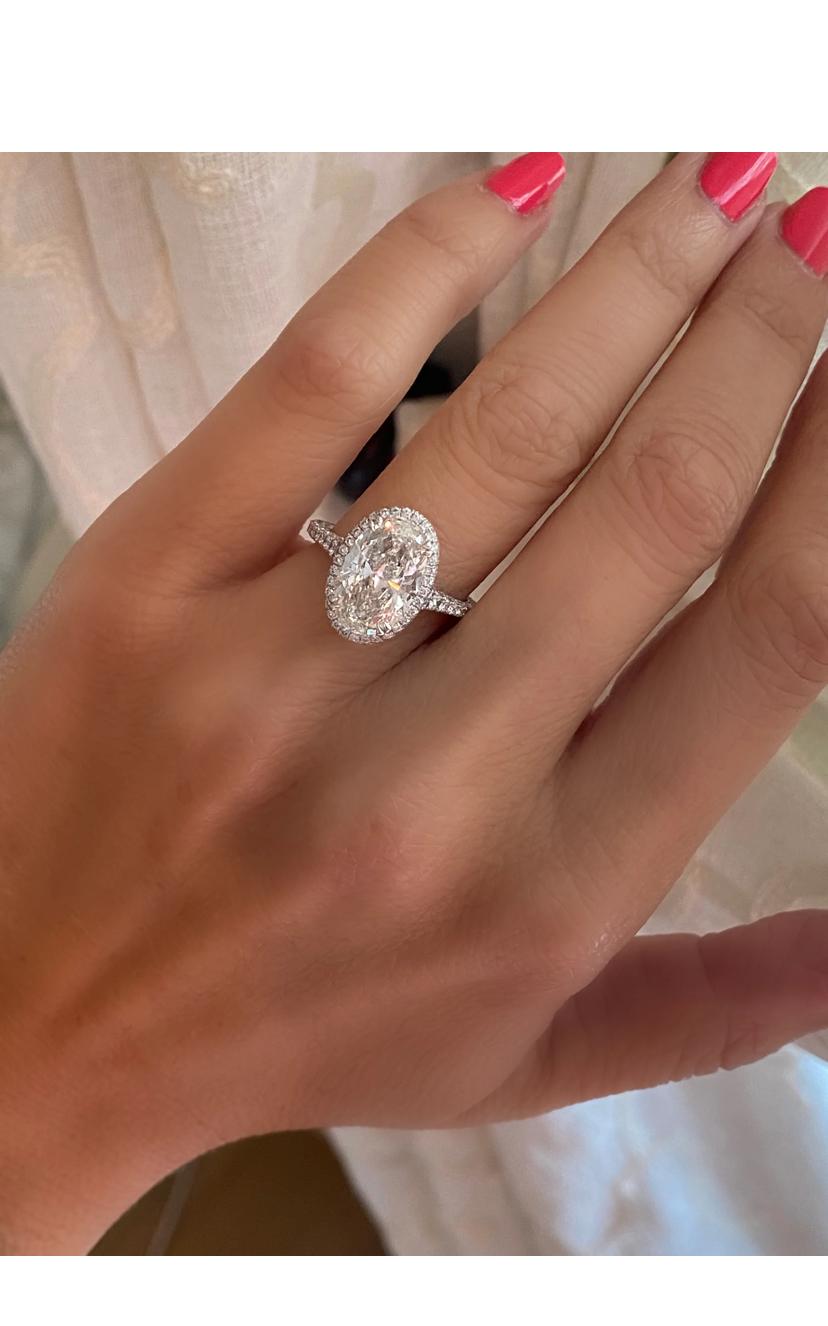 da uomo o donna Certificato GIA 3.00 carati  Anello solitario in oro 18K con diamante di forma ovale F/VVS2 in vendita
