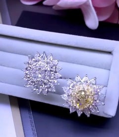 GIA Certified 3.00 Diamonds 18K Gold Flowers Ring