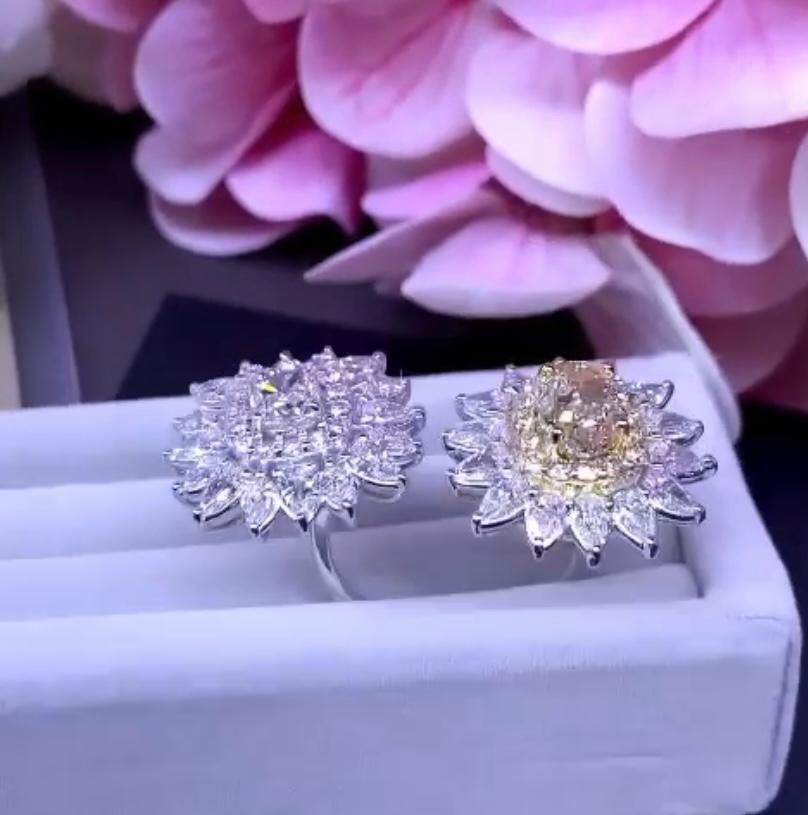 GIA Certified 3.00 Diamonds 18K Gold Flowers Ring  In New Condition For Sale In Massafra, IT