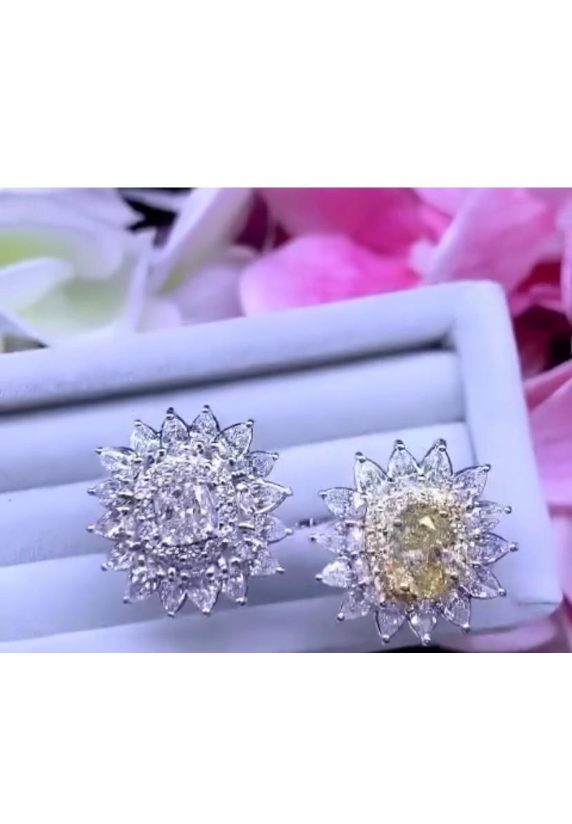 Women's GIA Certified 3.00 Diamonds 18K Gold Flowers Ring  For Sale