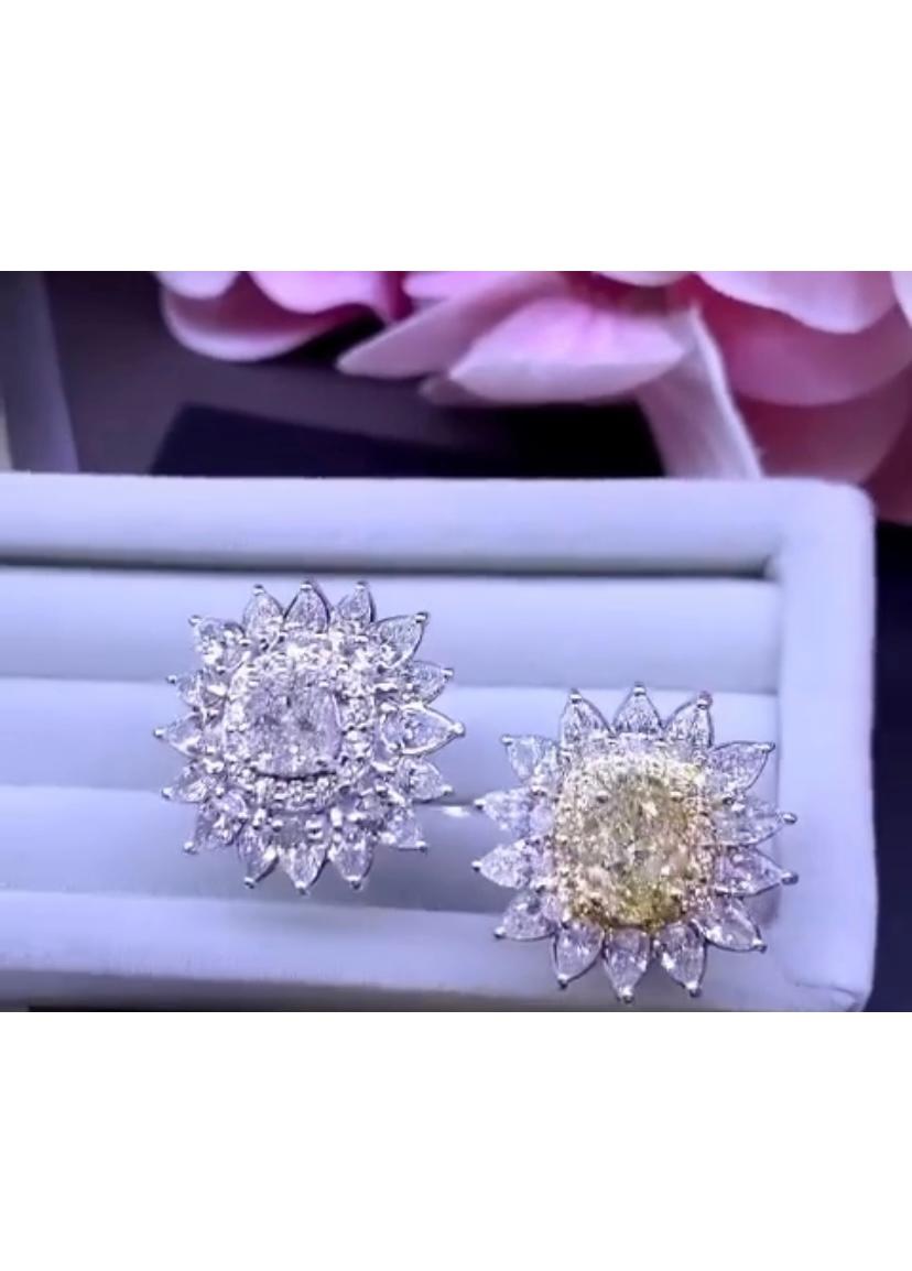 GIA Certified 3.00 Diamonds 18K Gold Flowers Ring  For Sale 2