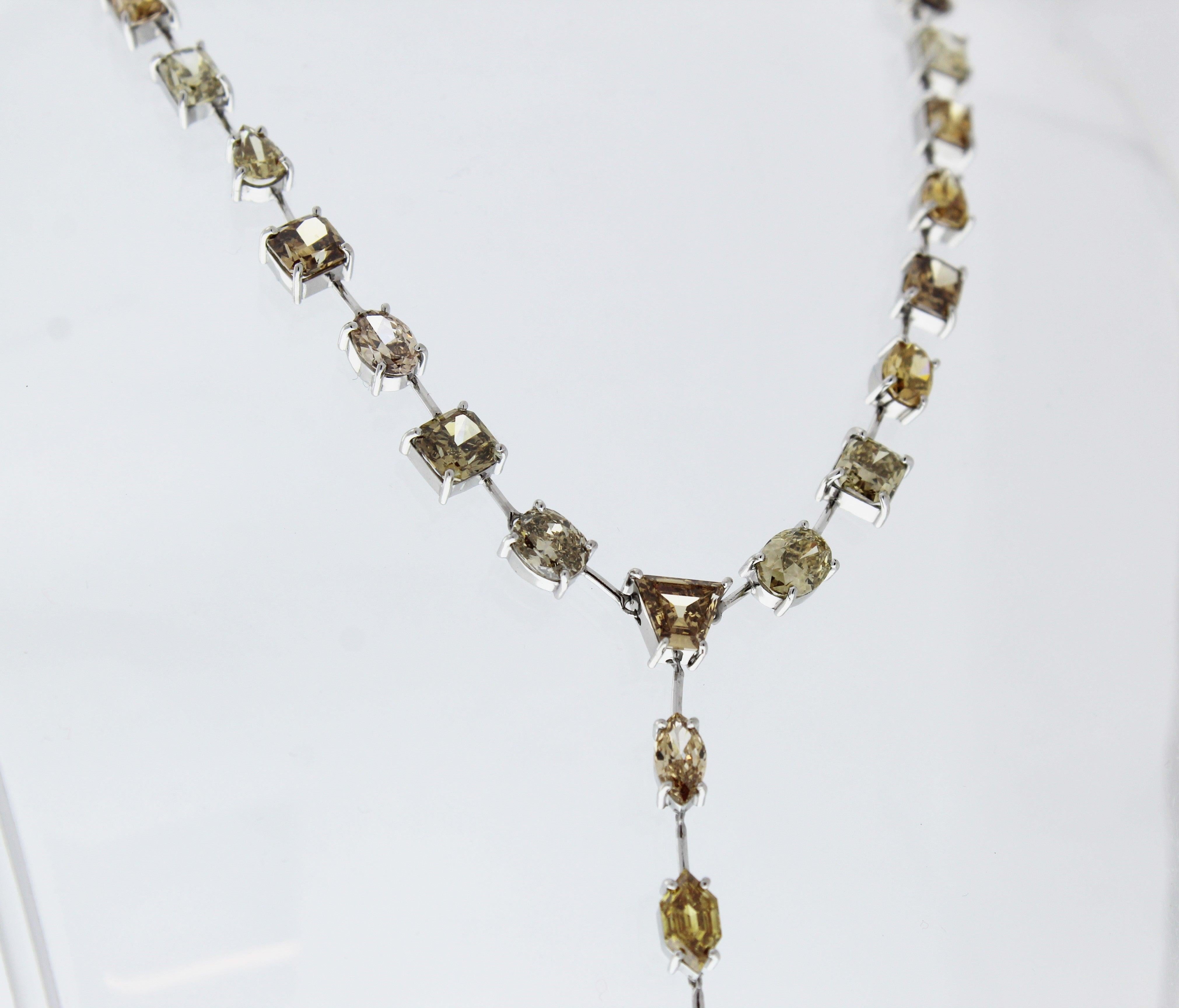 Collar de Diamante Amarillo Marrón Fancy Natural Certificado GIA 30,05 Quilates Totales Corte mixto en venta