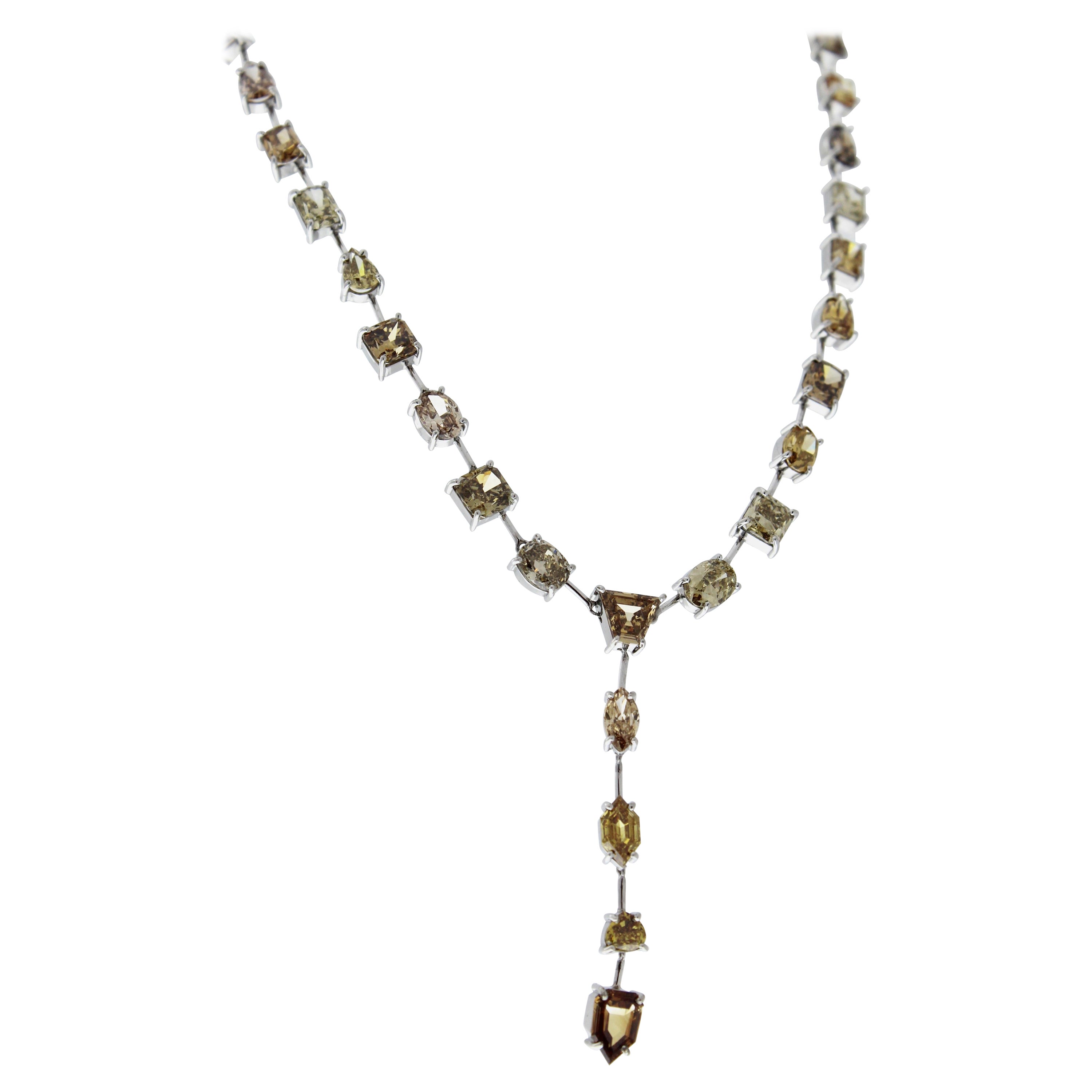Collier en diamants bruns et jaunes fantaisie naturels de 30,05 carats au total, certifiés GIA