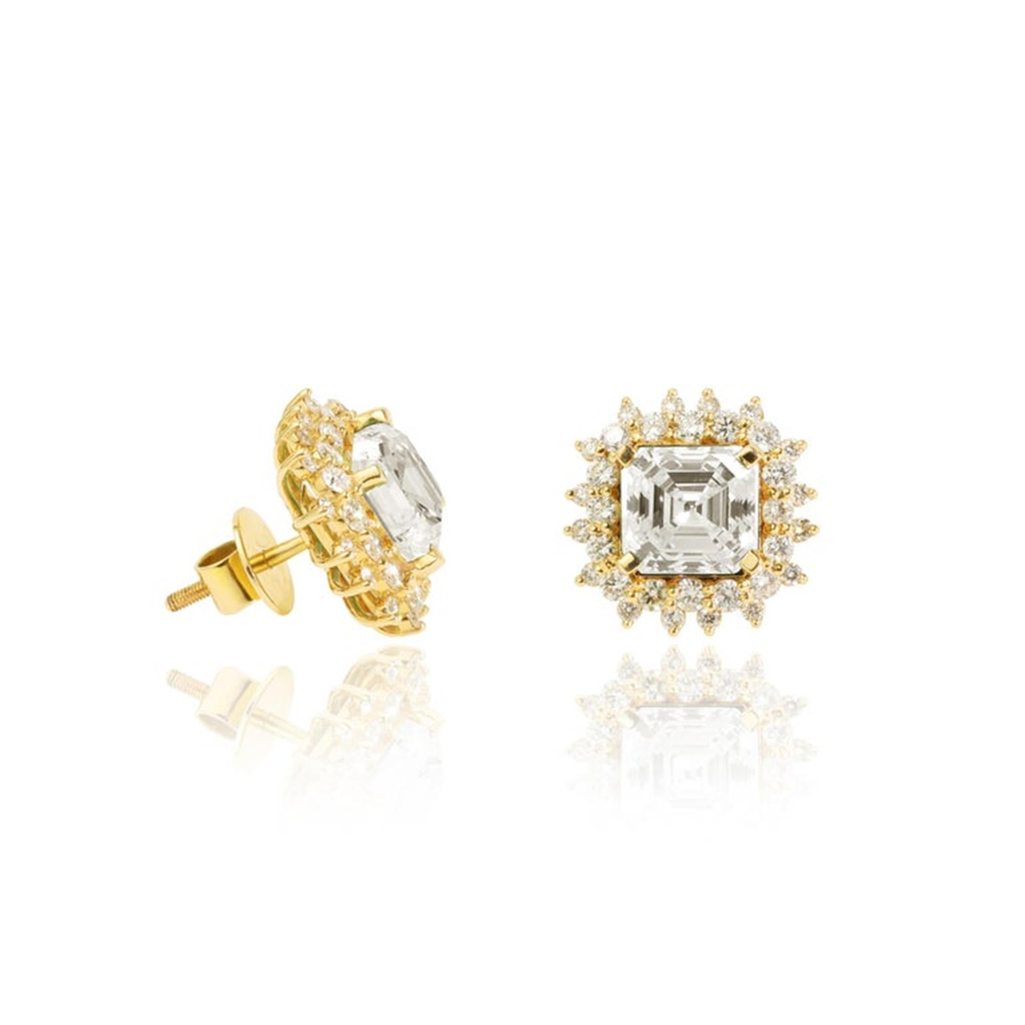 GIA Certified 3.00ct Asscher-Cut Diamond Halo Stud Ears in 18K Yellow Gold en vente 1