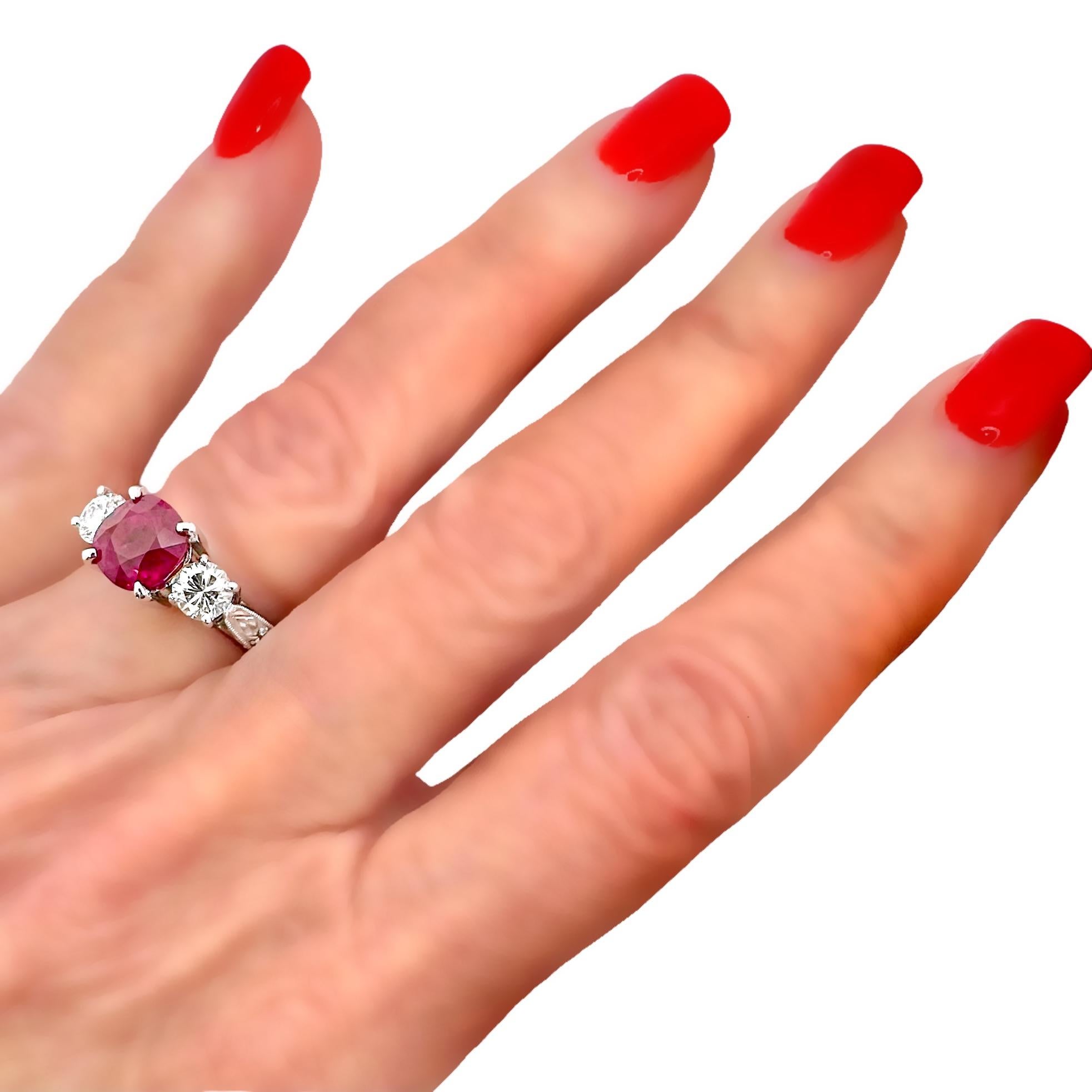 Anillo de 3 piedras de platino estilo antiguo con rubí de Birmania y diamantes, certificado por GIA de 3,00 qt en venta 7