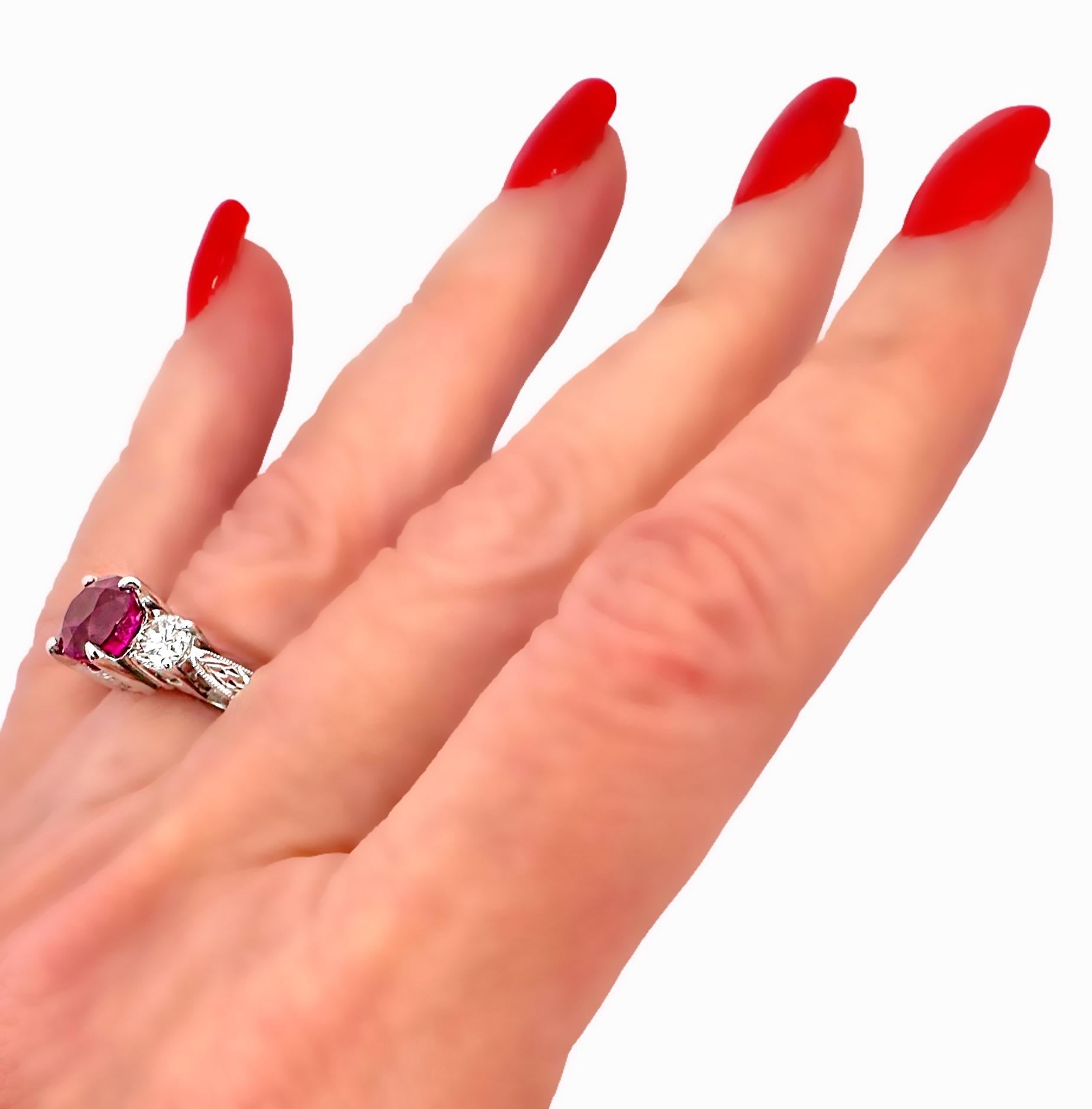 Anillo de 3 piedras de platino estilo antiguo con rubí de Birmania y diamantes, certificado por GIA de 3,00 qt en venta 8