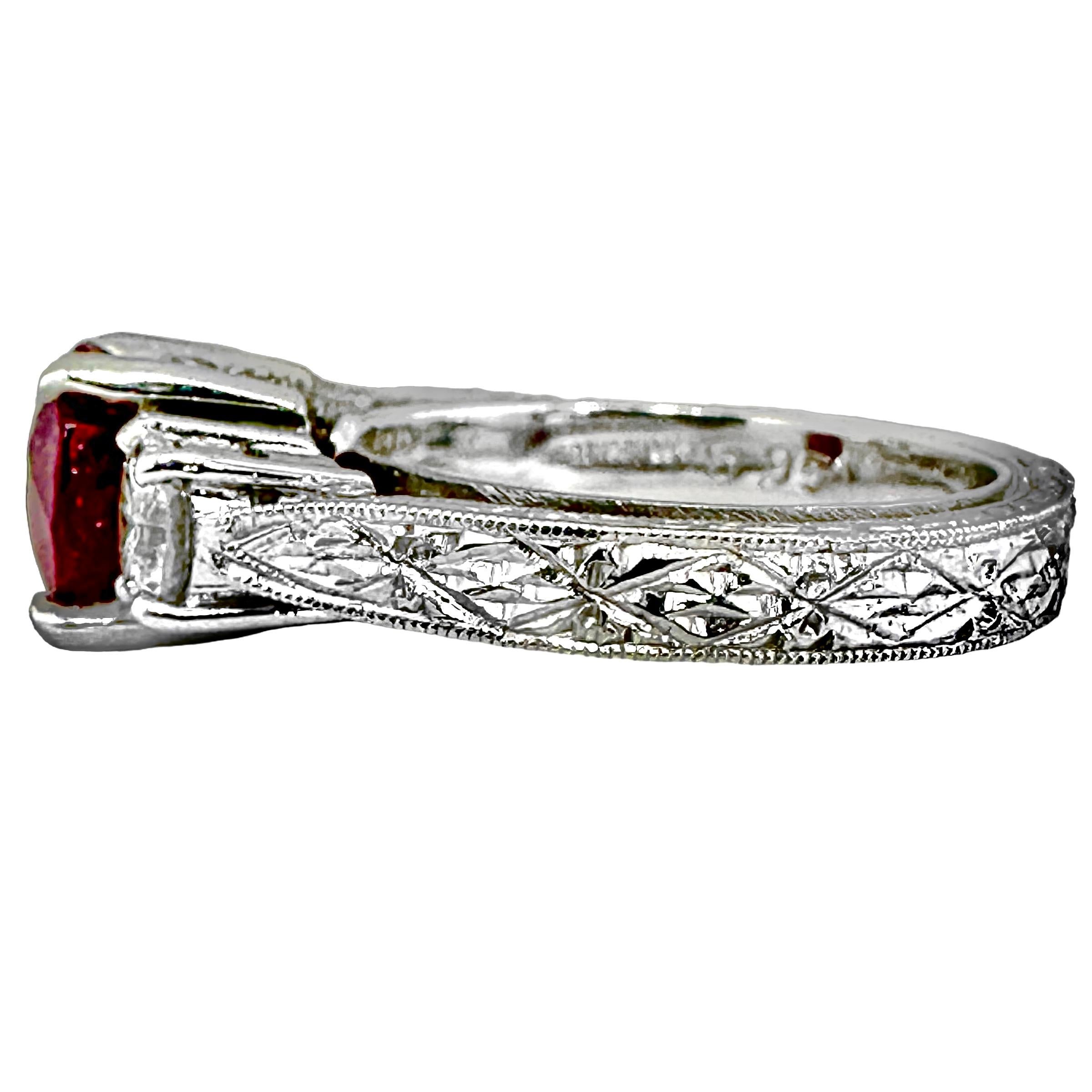 De las mujeres Anillo de 3 piedras de platino estilo antiguo con rubí de Birmania y diamantes, certificado por GIA de 3,00 qt en venta