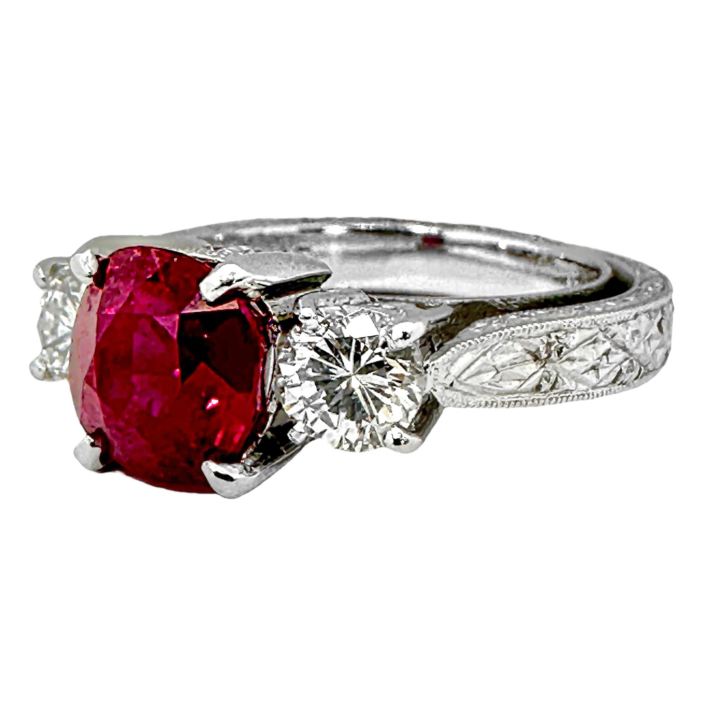 Anillo de 3 piedras de platino estilo antiguo con rubí de Birmania y diamantes, certificado por GIA de 3,00 qt en venta 1