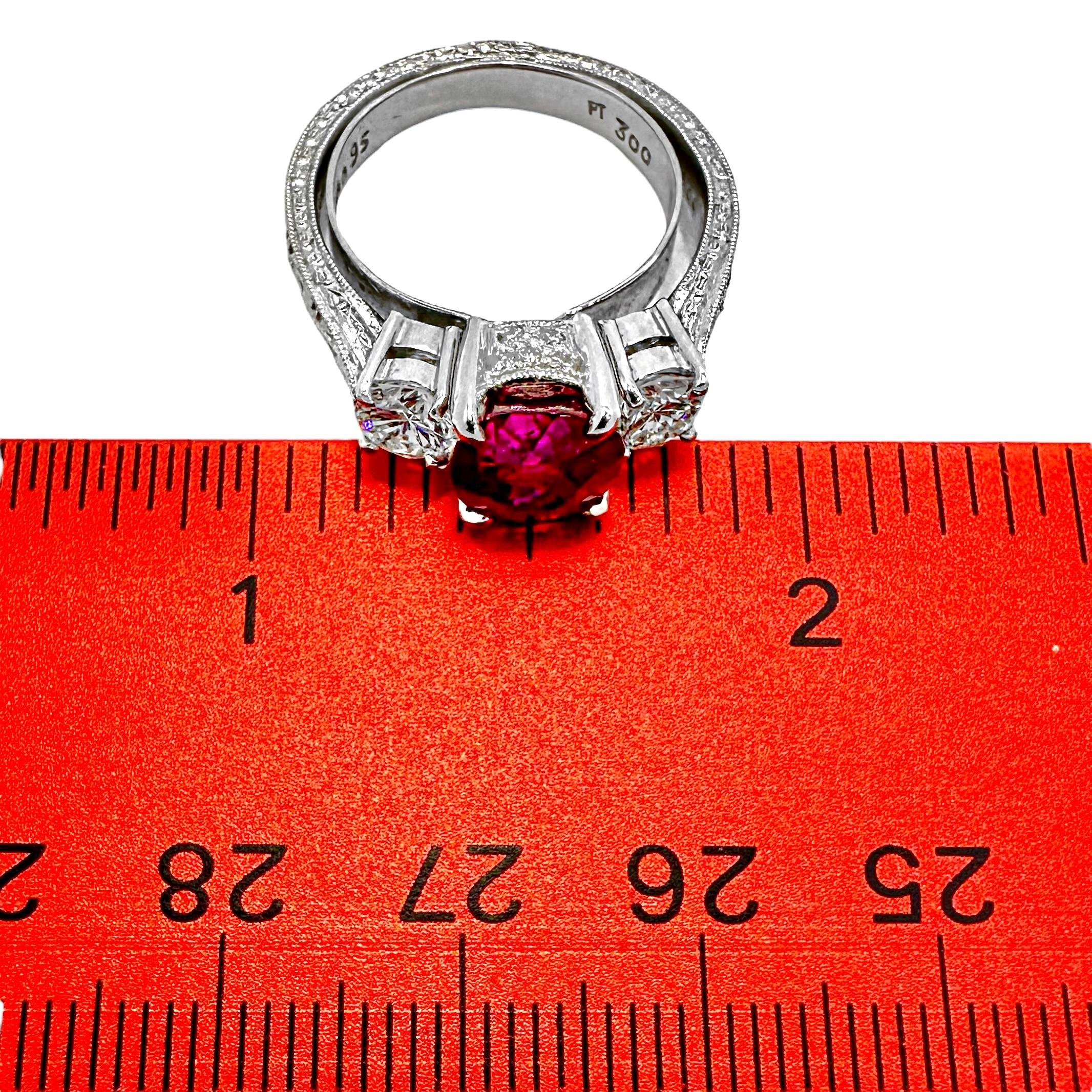 Anillo de 3 piedras de platino estilo antiguo con rubí de Birmania y diamantes, certificado por GIA de 3,00 qt en venta 4