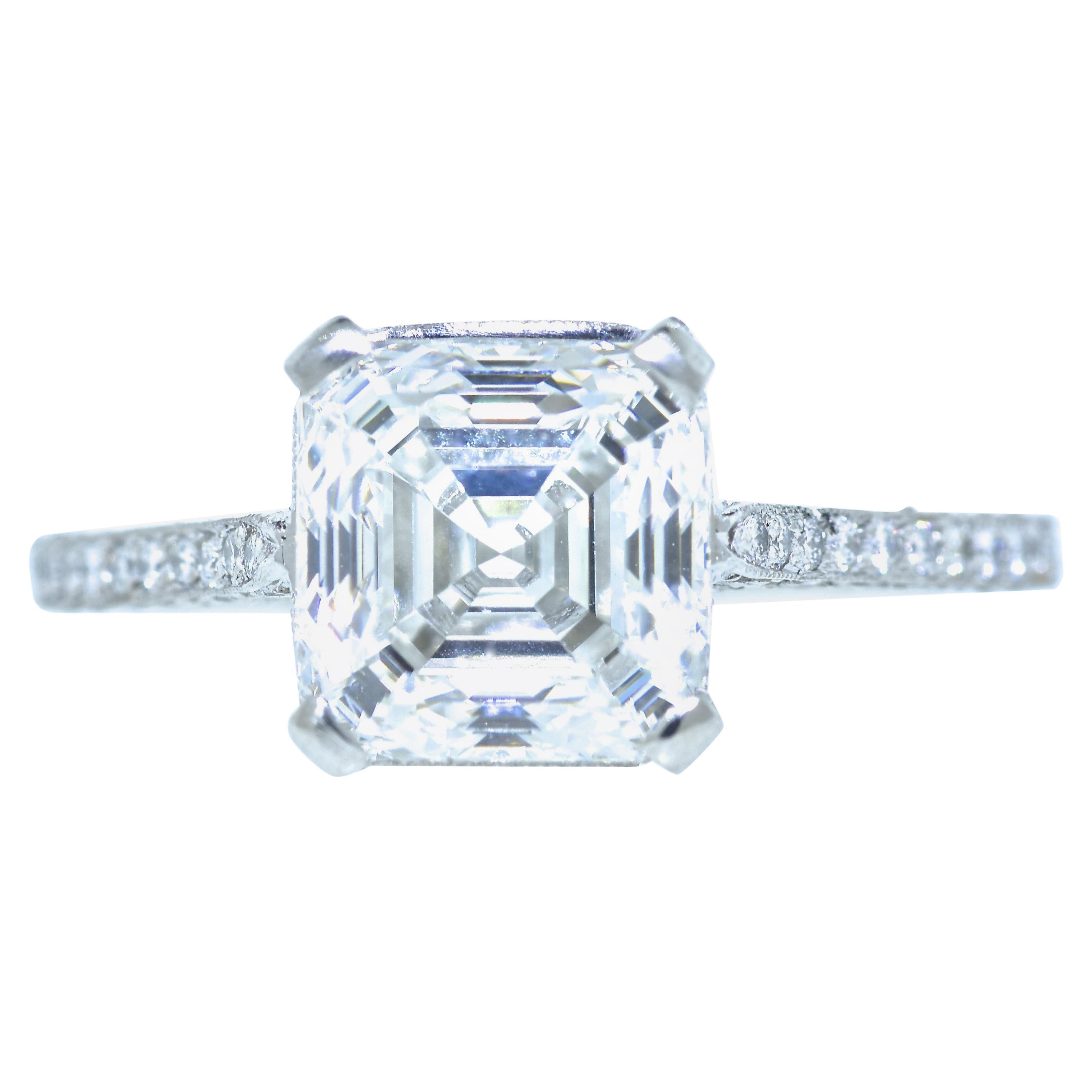 GIA Certified 3.01 Carat Asscher Cut Diamond Ring, Pierre/Famille