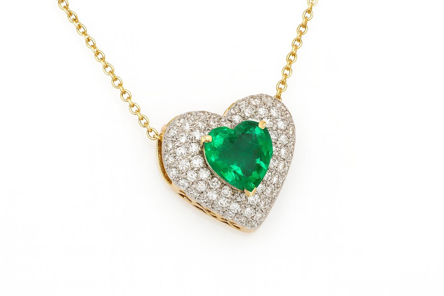 Collier pendentif en or jaune 18K avec émeraude colombienne certifiée GIA de 3,01 carats et diamant en forme de cœur

Ce collier exquis est réalisé en or jaune 18 carats et présente un pendentif vibrant en forme de cœur centré sur une émeraude